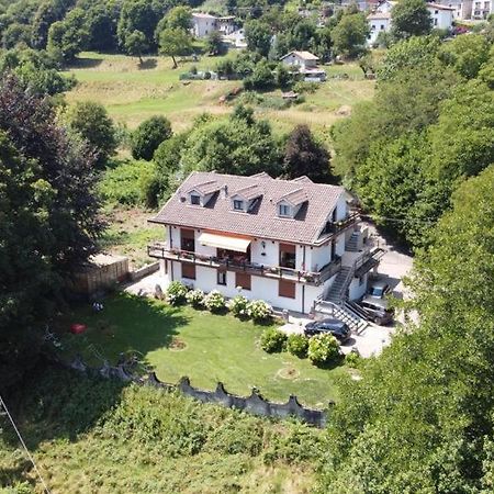 Villa Immersa Nel Verde A Lanzo dʼIntelvi Екстериор снимка